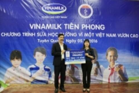 Lễ phát động chương trình sữa học đường năm 2016 tại Tuyên Quang