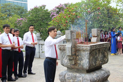 Sở Y tế, Ban Chấp hành Công đoàn ngành Y tế dâng hương tại đền thờ Hồ Chí Minh