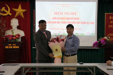 Công bố quyết định bổ nhiệm Phó giám đốc Trung tâm Kiểm soát bệnh tật tỉnh Tuyên Quang